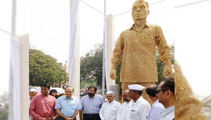 डबेवाला पुतळ्याचे अखेर अनावरण