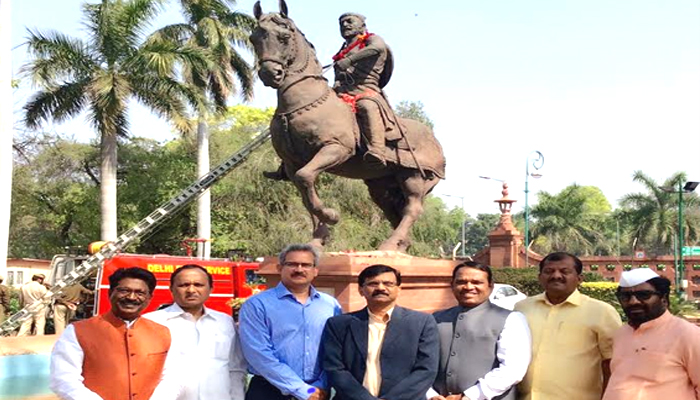 शिवसेनेच्या खासदारांनी लोकसभेत साजरा केला शिवजयंती सोहळा