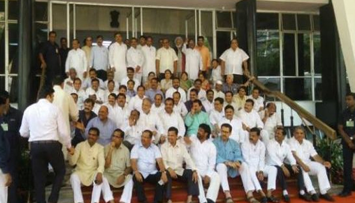 विरोधी पक्षाचे 19 आमदार निलंबित