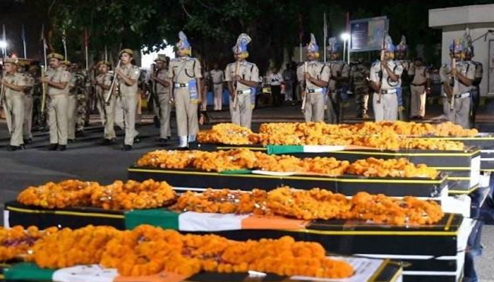 शहिदांच्या कुटुंबांना आयएएस अधिकारी दत्तक घेणार
