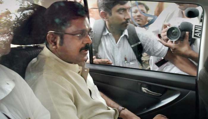 निवडणूक अधिकाऱ्याला लाच दिल्याप्रकरणी शशिकला यांचे पुतणे दिनकरनला  अटक