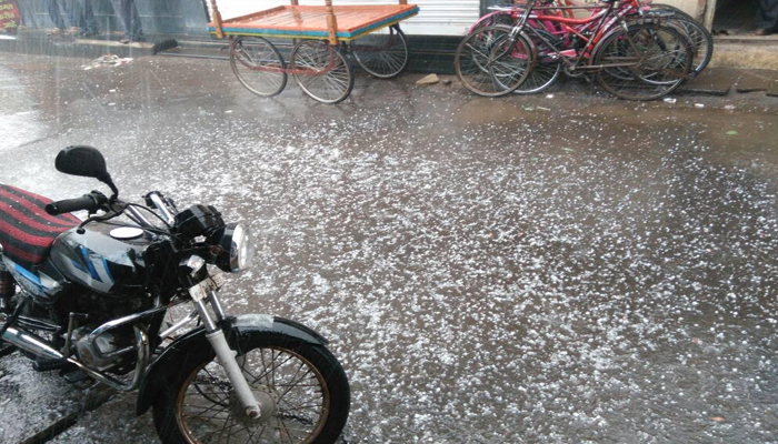 सांगली जिल्ह्यातील कवठेमहंकाळ आणि तासगाव तालुक्यात गारांचा जोरदार पाऊस
