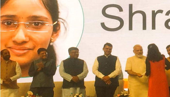 लातूरच्या श्रद्धा मेंगशेट्टेला मोदींच्या हस्ते 1 कोटींचं बक्षीस !