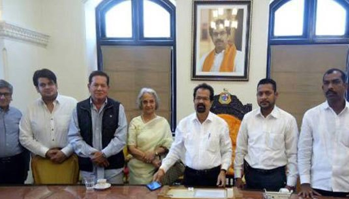 सलमान खानच्या घरासमोरील शौचालय हटवण्यात यावे, महापौरांनी दिल्या सूचना सलमान खानच्या घरासमोरील शौचालय हटवण्यात यावे, महापौरांनी दिल्या सूचना