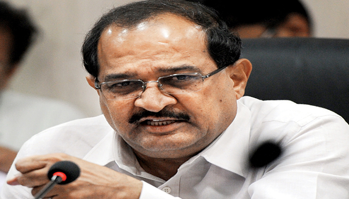 शेतकरी कर्जमाफीसाठी हमी द्यायला विरोधी पक्ष तयार; शेतकरी हित जपणारी एक हमी सरकारनेही द्यावी! शेतकरी कर्जमाफीसाठी हमी द्यायला विरोधी पक्ष तयार; शेतकरी हित जपणारी एक हमी सरकारनेही द्यावी!