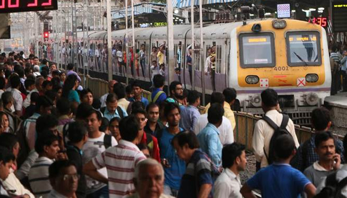 विनातिकिट रेल्वेत बसला तरी यापुढे दंड नाही… विनातिकिट रेल्वेत बसला तरी यापुढे दंड नाही…