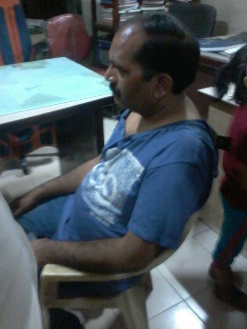 ठाण्याच्या महापालिका उपायुक्तांना फेरीवाल्यांकडून बेदम मारहाण !