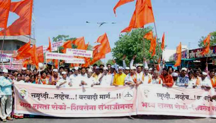 समृद्धी महामार्गाच्या विरोधात शिवसेनेचा रास्तारोको समृद्धी महामार्गाच्या विरोधात शिवसेनेचा रास्तारोको