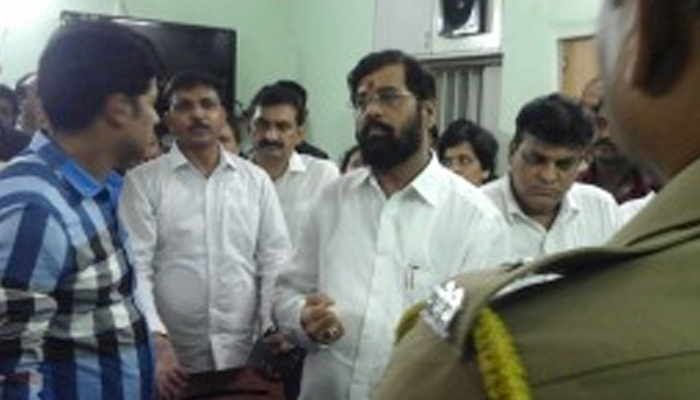 शाईफेक प्रकरणी शिवसेना आक्रमक, भाजप कार्यालयावर हल्लाबोल