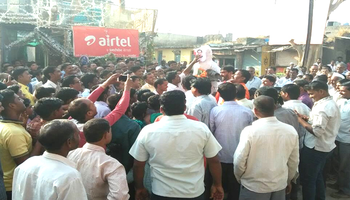 शिवसेना, राष्ट्रवादीकडून दानवे यांच्या प्रतिकात्मक पुतळ्यास ‘जोडे मारो’ आंदोलन