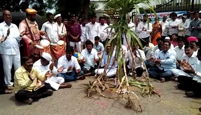 बारामतीमध्ये मुख्यमंत्र्यांच्या नावाने जागरण गोंधळ !