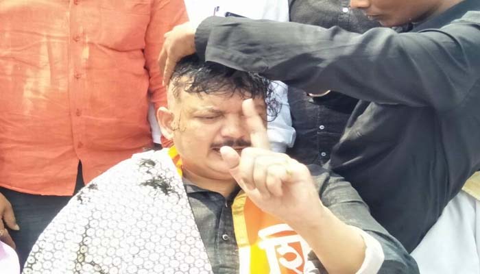 तूर खरेदीसाठी शिवसेना आमदाराचं महामार्गावर मुंडन तूर खरेदीसाठी शिवसेना आमदाराचं महामार्गावर मुंडन