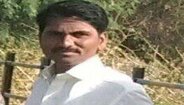 संपकरी शेतकऱ्याची आत्महत्या, कर्जबाजारीपणाला कंटाळून शेतक-यानं संपवली जीवनयात्रा