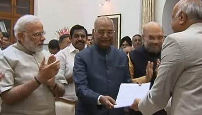 राष्ट्रपती निवडणुकीसाठी रामनाथ कोविंद यांचा अर्ज दाखल राष्ट्रपती निवडणुकीसाठी रामनाथ कोविंद यांचा अर्ज दाखल