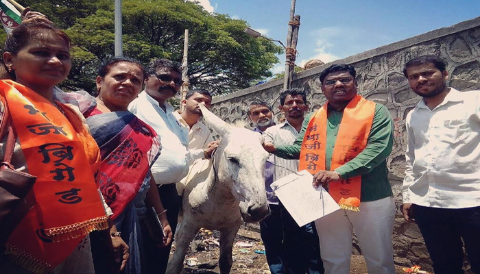 संभाजी ब्रिगेड – शेतकरी संघटनाकडून सरकारला गाढवाची उपमा
