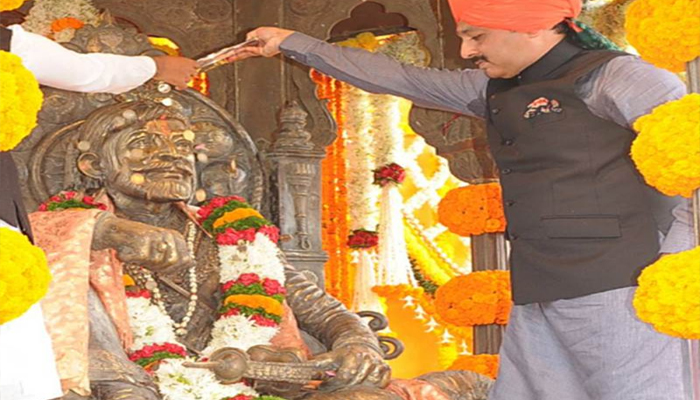 रायगडावर शिवबा पुन्हा झाले छत्रपती, हजारो मावळ्यांच्या उपस्थितीत झाला राज्याभिषेक
