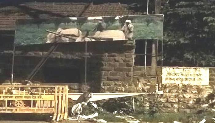 भाजपच्या कर्जमाफीची पोस्टर्स शेतकरी संघटनेने फाडली