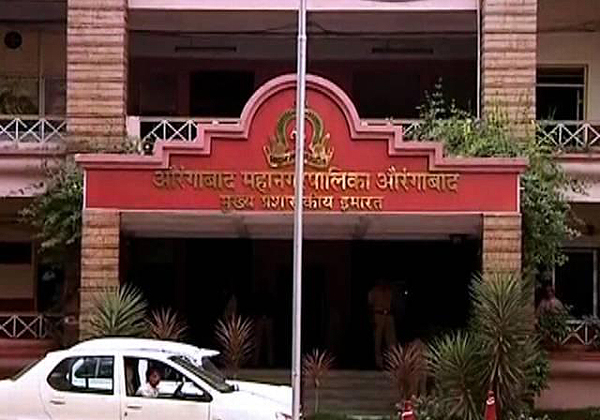 औरंगाबाद महापालिकेत राडा, एमआयएमने राजदंड पळवला, शिवसेनेचाही गोंधळ !