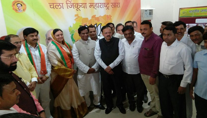 धुळे : माजी महापौर जयश्री अहिरराव यांचा भाजप प्रवेश