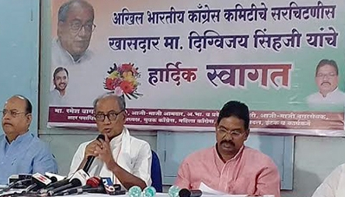 बीफबंदी, लव्ह जिहाद सारख्या विषयावरून दंगली घडवण्याचा प्रयत्न – दिग्वीजय सिंग