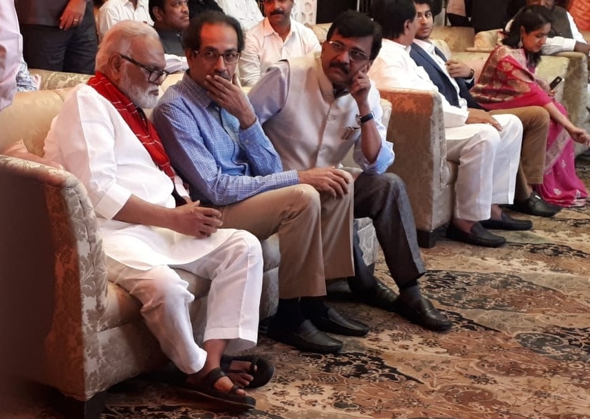 उद्धव ठाकरे – छगन भुजबळांची भेट, बराच वेळ रंगल्या गप्पा !
