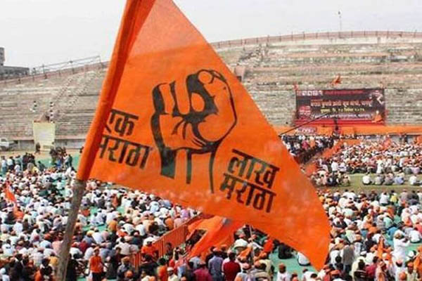 आरक्षणासाठी हजारो मराठा महिला रस्त्यावर !