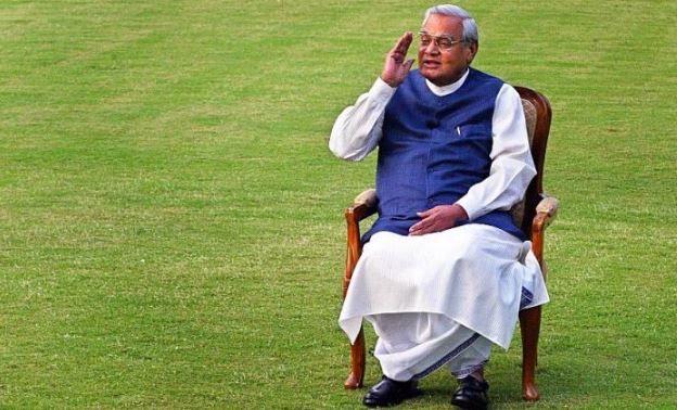 अटल बिहारी वाजपेयी यांची स्वातंत्र्यदिनावरील गाजलेली कविता, पंद्रह अगस्त की पुकार !