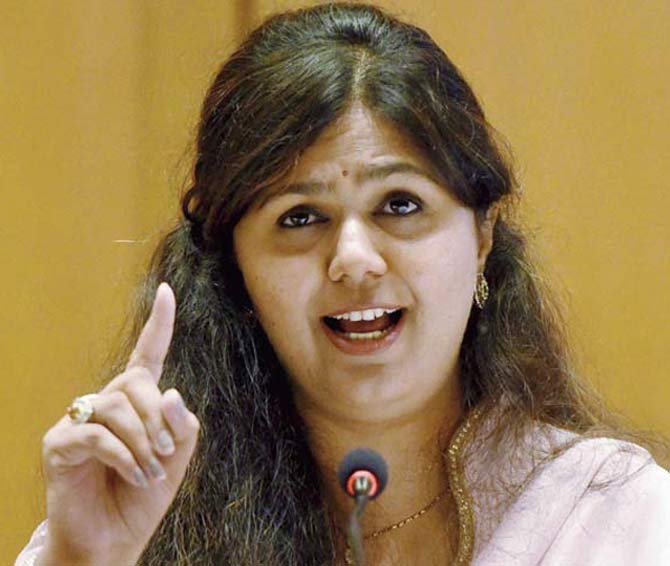 ‘हा’ बदल फक्त महिलाच घडवू शकते – पंकजा मुंडे