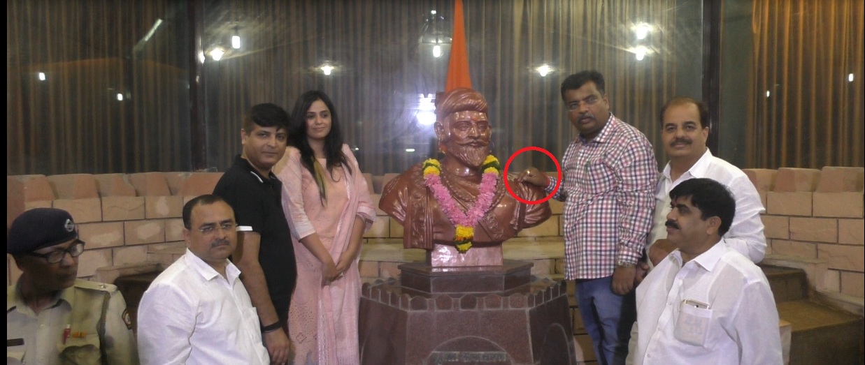 शिवाजी महाराजांच्या पुतळ्यासोबत काढलेल्या फोटोमुळे राज्यमंत्री रविंद्र चव्हाण वादात !