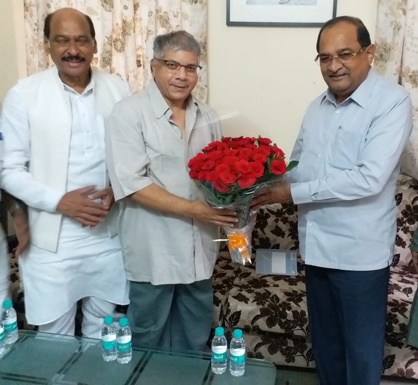आघाडीत सहभागी होण्यासाठी भारिपला काँग्रेसचं निमंत्रण, काँग्रेस नेते आणि प्रकाश आंबेडकरांमध्ये चर्चा ! आघाडीत सहभागी होण्यासाठी भारिपला काँग्रेसचं निमंत्रण, काँग्रेस नेते आणि प्रकाश आंबेडकरांमध्ये चर्चा !