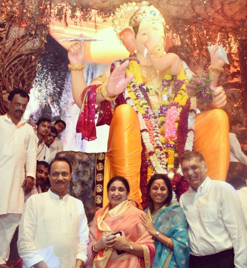 अजित पवार आणि सुप्रिया सुळेंनी एकत्रितपणे घेतले लालबागच्या राजाचे दर्शन ! अजित पवार आणि सुप्रिया सुळेंनी एकत्रितपणे घेतले लालबागच्या राजाचे दर्शन !