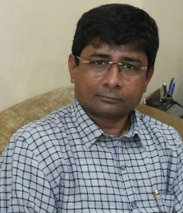 पंकजा मुंडेंच्या कारखान्यावर कारवाई करणं अधिका-याला पडलं महागात !