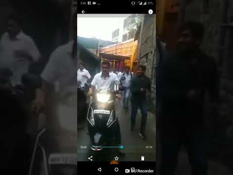 पुणे – अजित पवारांचे गणेश दर्शन, दुचाकीवरुन घेतलं 20 मंडळांच्या गणपतीचं दर्शन ! VIDEO