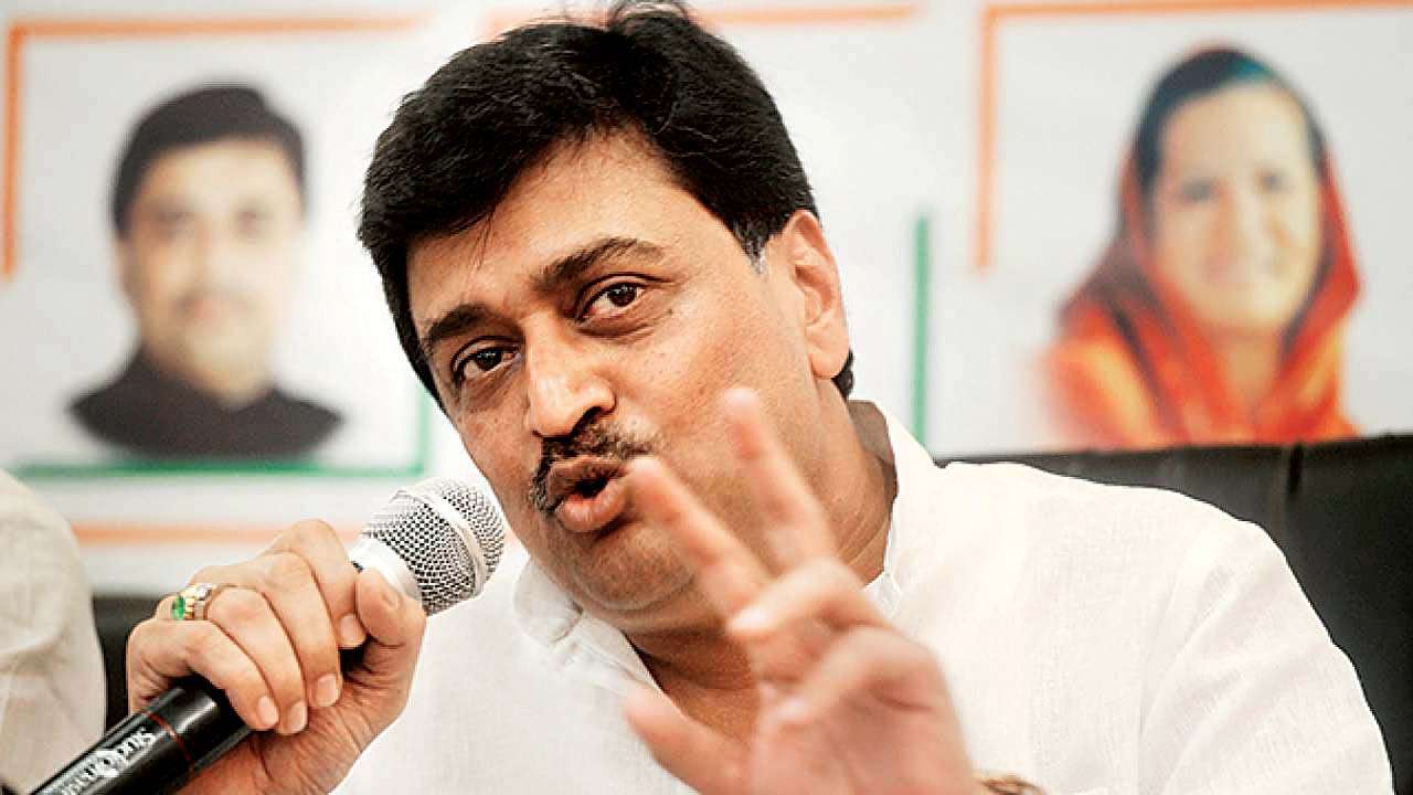 शरद पवार पुणे लोकसभेची जागा लढण्याच्या बातमीवरुन अशोक चव्हाणांनी ‘अशी’ दिली प्रतिक्रिया !