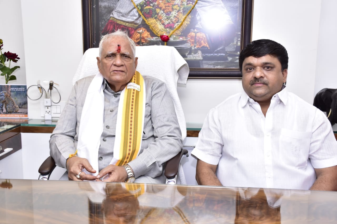 पंतप्रधानांचे भाऊ गुटखा किंगच्या घरी, आळंदीत घेतला पाहूणचार !