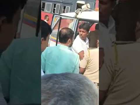 मंत्री सुभाष देशमुख यांची माणूसकी, अपघातग्रस्त व्यक्तीला केली मदत ! VIDEO