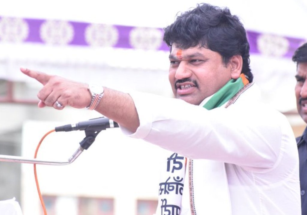 फडणवीस सरकार ब्रिटिश मनोवृत्तीचं – धनंजय मुंडे