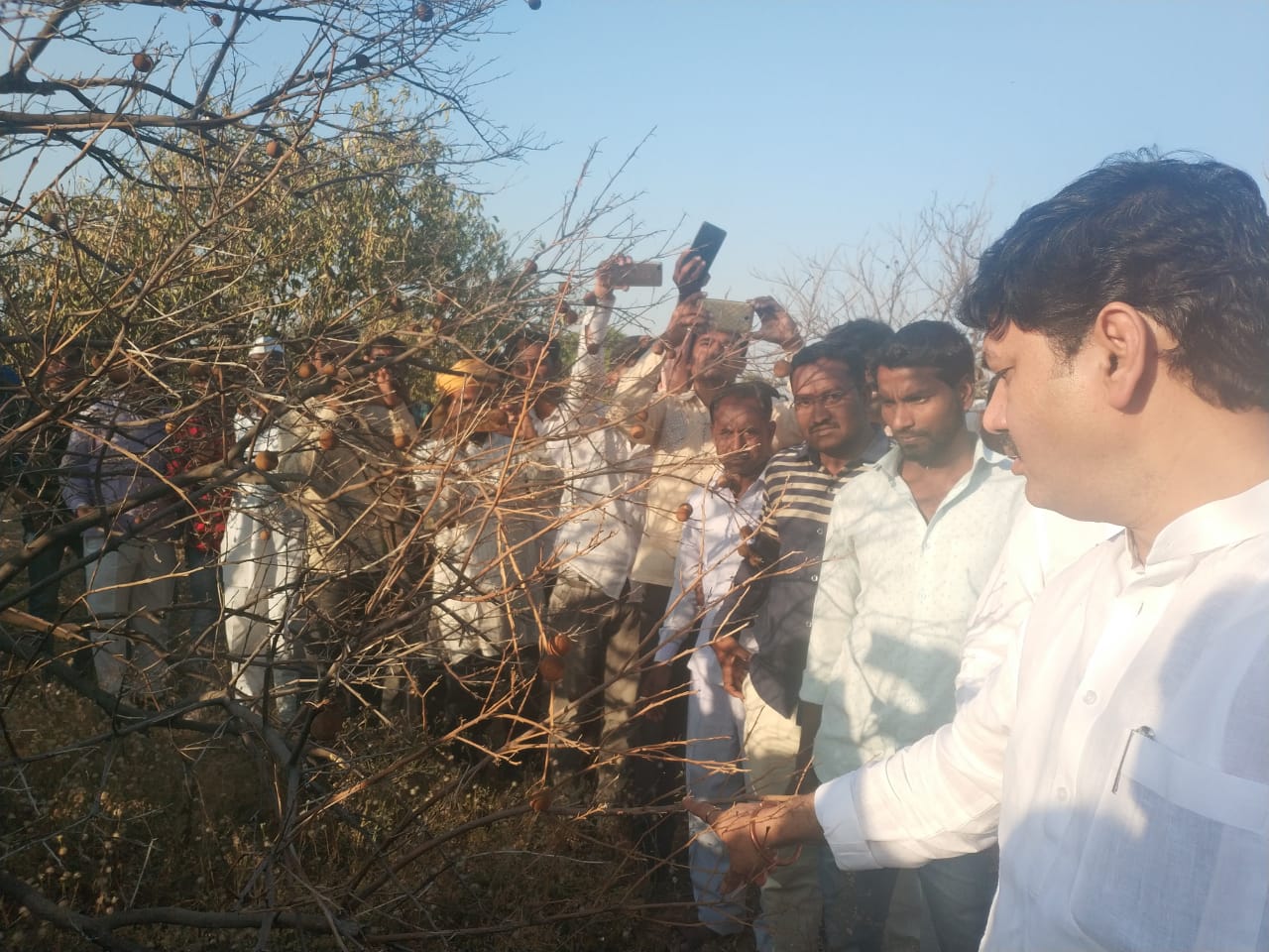 दुष्काळ जाहीर केला पण उपाययोजना कोण करणार ? – धनंजय मुंडे