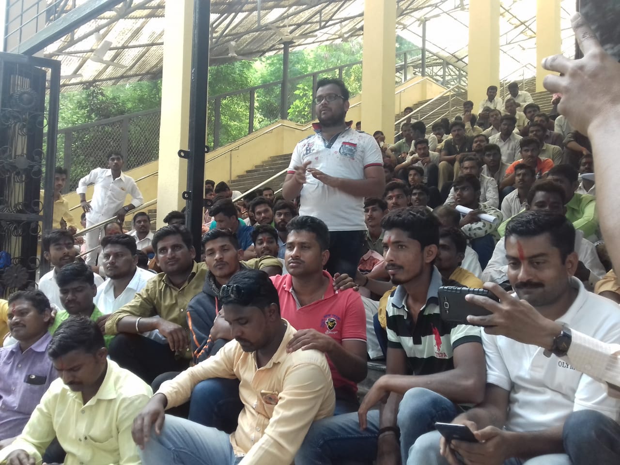 तुळजापूर – तुळजाभवानी मंदिरात सुरक्षारक्षकांनी पुकारला बंद, प्रशासनाची तारांबळ !