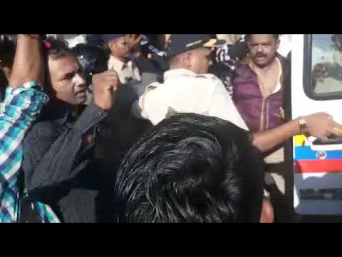 मंत्रालयाबाहेर काळा कंदील लावून काँग्रेसकडून भाजप सरकारचा निषेध ! VIDEO