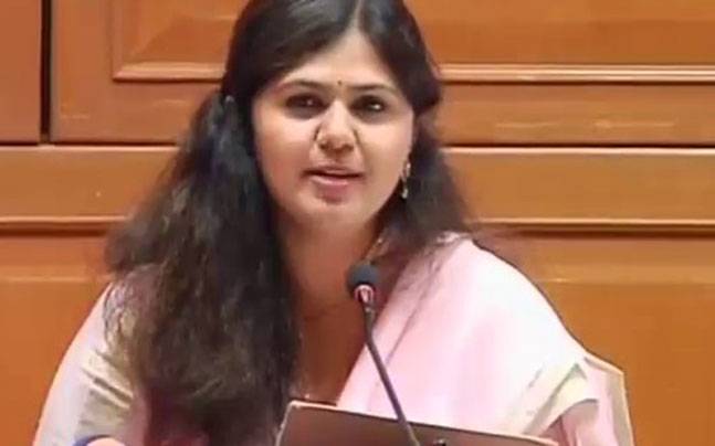 “मी पंकजा, गोपीनाथ मुंडेंची कन्या, जाहीर वचन देते की…”
