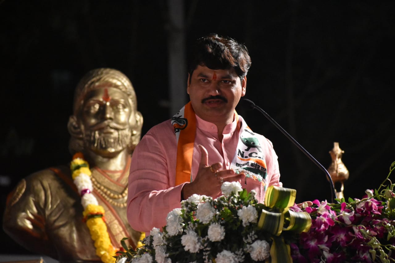 खोटं बोलत असेन तर भर चौकात फाशी द्या – धनंजय मुंडे खोटं बोलत असेन तर भर चौकात फाशी द्या – धनंजय मुंडे