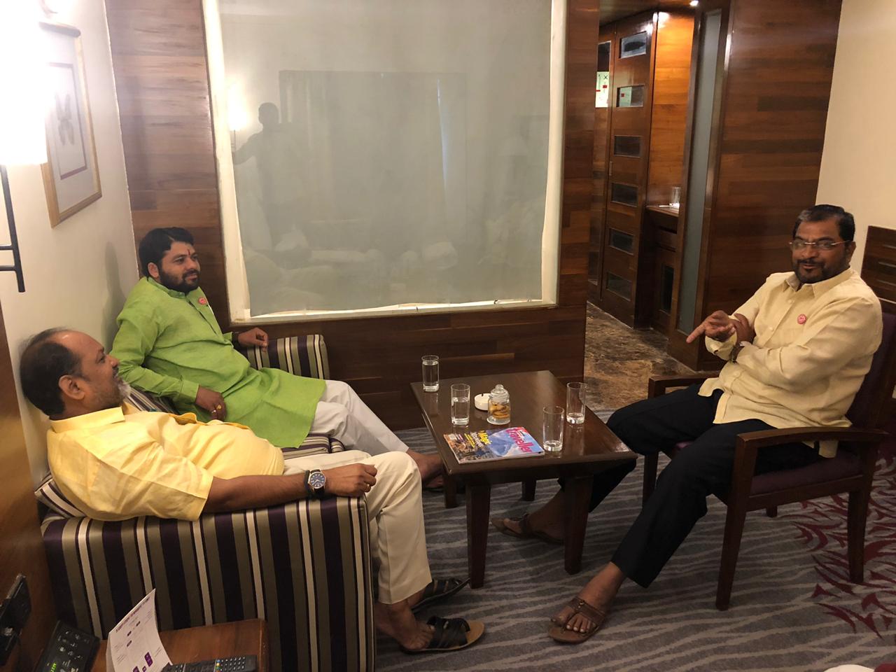 आगामी लोकसभा निवडणुकीच्या पार्श्वभूमीवर राज्यात आणखी एक आघाडी, जानकर, शेट्टींची गुप्त बैठक ! आगामी लोकसभा निवडणुकीच्या पार्श्वभूमीवर राज्यात आणखी एक आघाडी, जानकर, शेट्टींची गुप्त बैठक !
