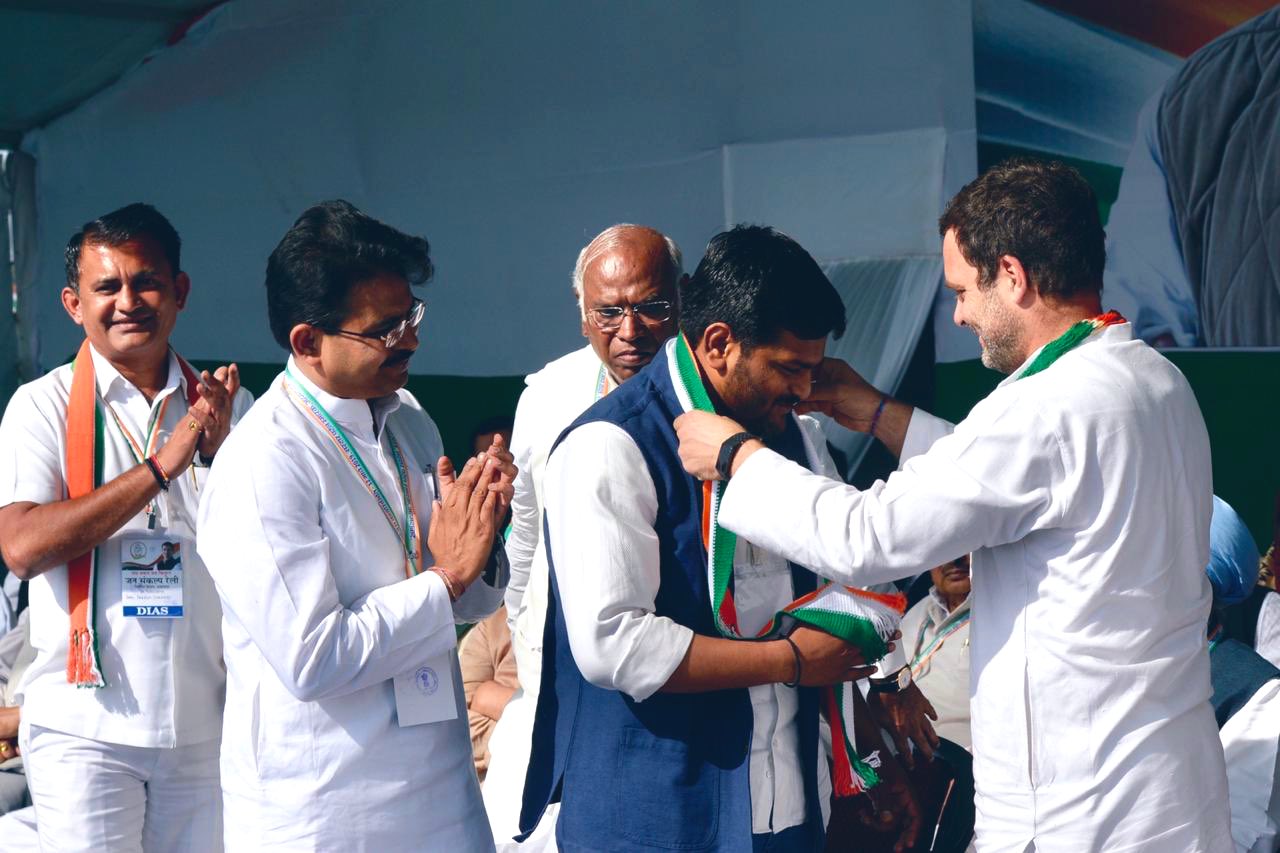 हार्दिक पटेलचा काँग्रेसमध्ये प्रवेश, या मतदारसंघातून लढवणार निवडणूक ?