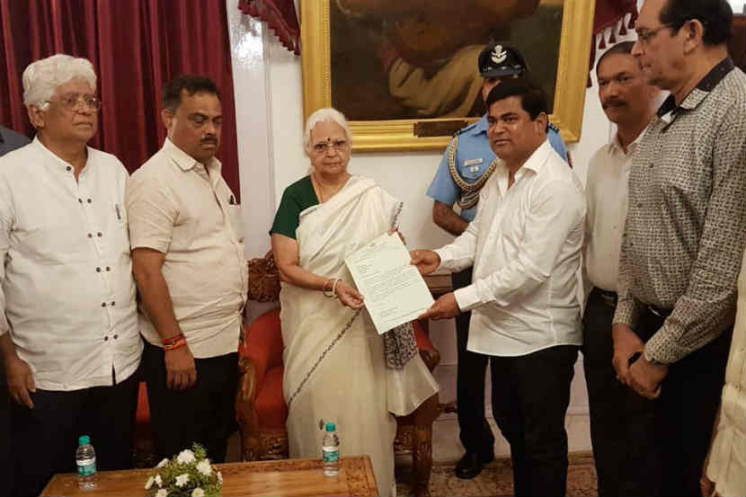 गोव्यात काँग्रेसचा सत्तास्थापनेचा दावा, राज्यपालांची घेतली भेट !