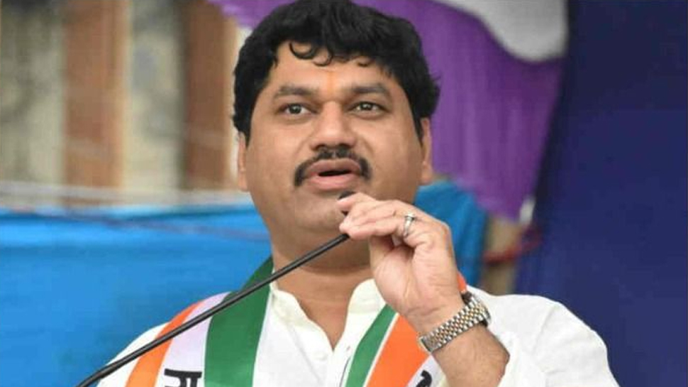धनंजय मुंडेंवर गुन्हा दाखल करा, निवडणूक आयोगाचा आदेश !