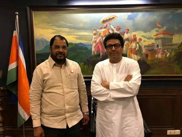 राजू शेट्टींची विधानसभेसाठी तयारी, राज ठाकरेंची घेतली भेट ! राजू शेट्टींची विधानसभेसाठी तयारी, राज ठाकरेंची घेतली भेट !