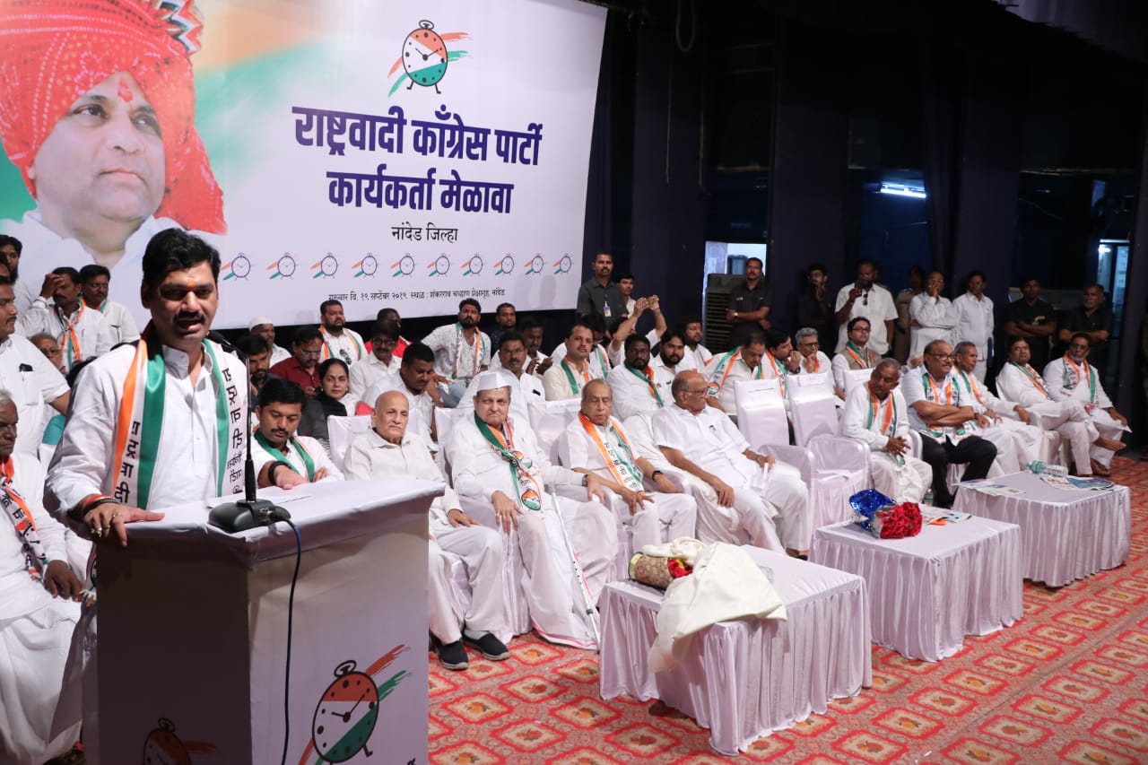 शरद पवारांचे मराठवाड्याला पाय लागले आणि मराठवाड्यात धोधो पाऊस बरसला – धनंजय मुंडे शरद पवारांचे मराठवाड्याला पाय लागले आणि मराठवाड्यात धोधो पाऊस बरसला – धनंजय मुंडे