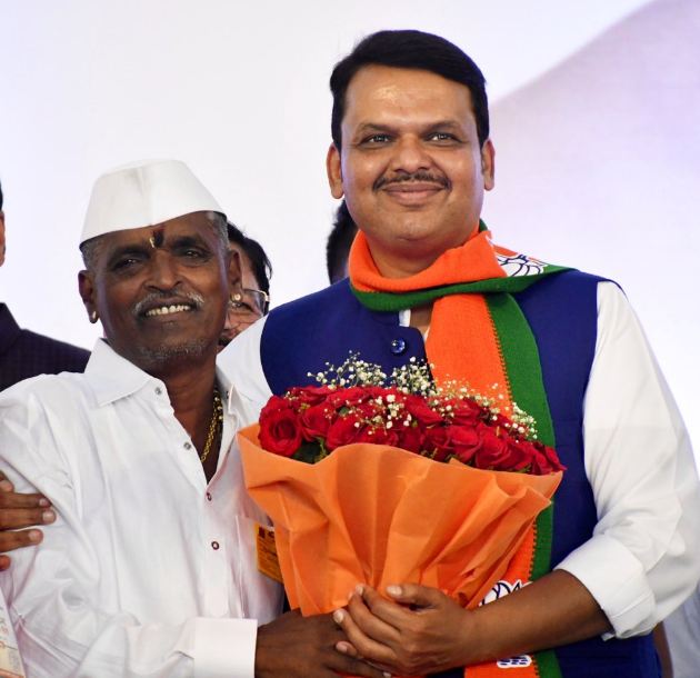 इंदुरीकर महाराज राजकीय मैदानात,  बाळासाहेब थोरातांविरोधात लढवणार निवडणूक?