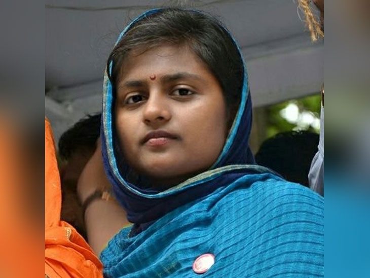 उस्मानाबाद – का भीती वाटतेय पोलिसांना पुजा मोरेची ?, का ही हुकूमशाहीची ठिंणगी आहे ?